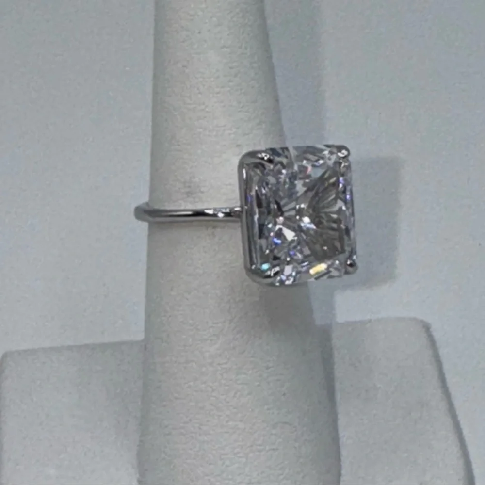 18k 7ct Radiant Cut Ring - Picture 12 of 16